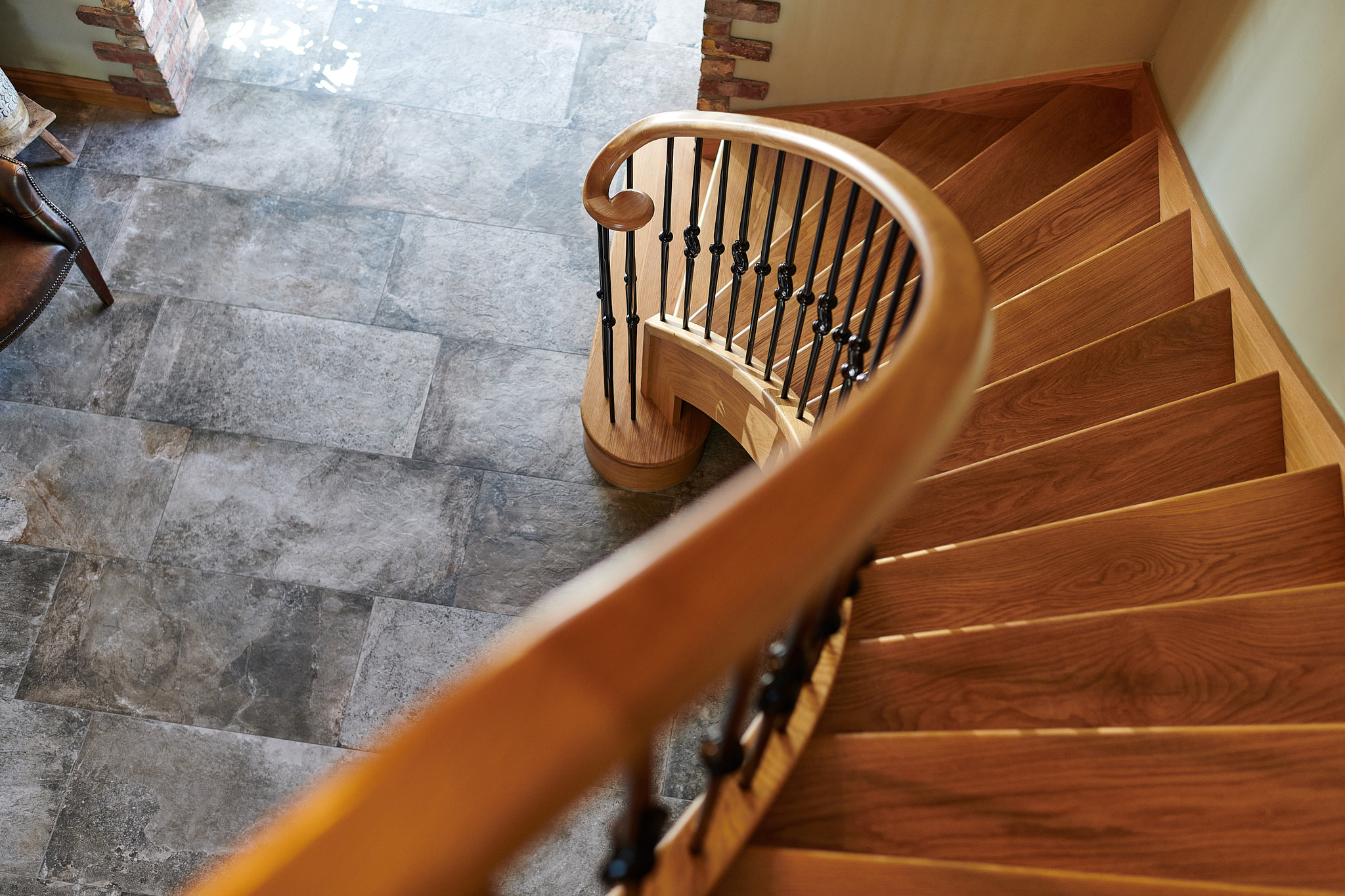 Classic wood staircase by Jarrods